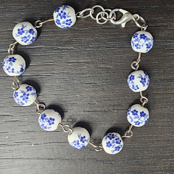 Hand-Crafted Blue and White Floral Ceramic Painted Beaded Bracelet - Picture 2 of 3